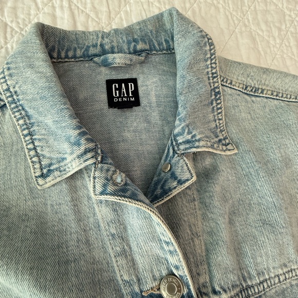 GAP Women's Faded Blue Jean Jacket - Picture 3 of 11